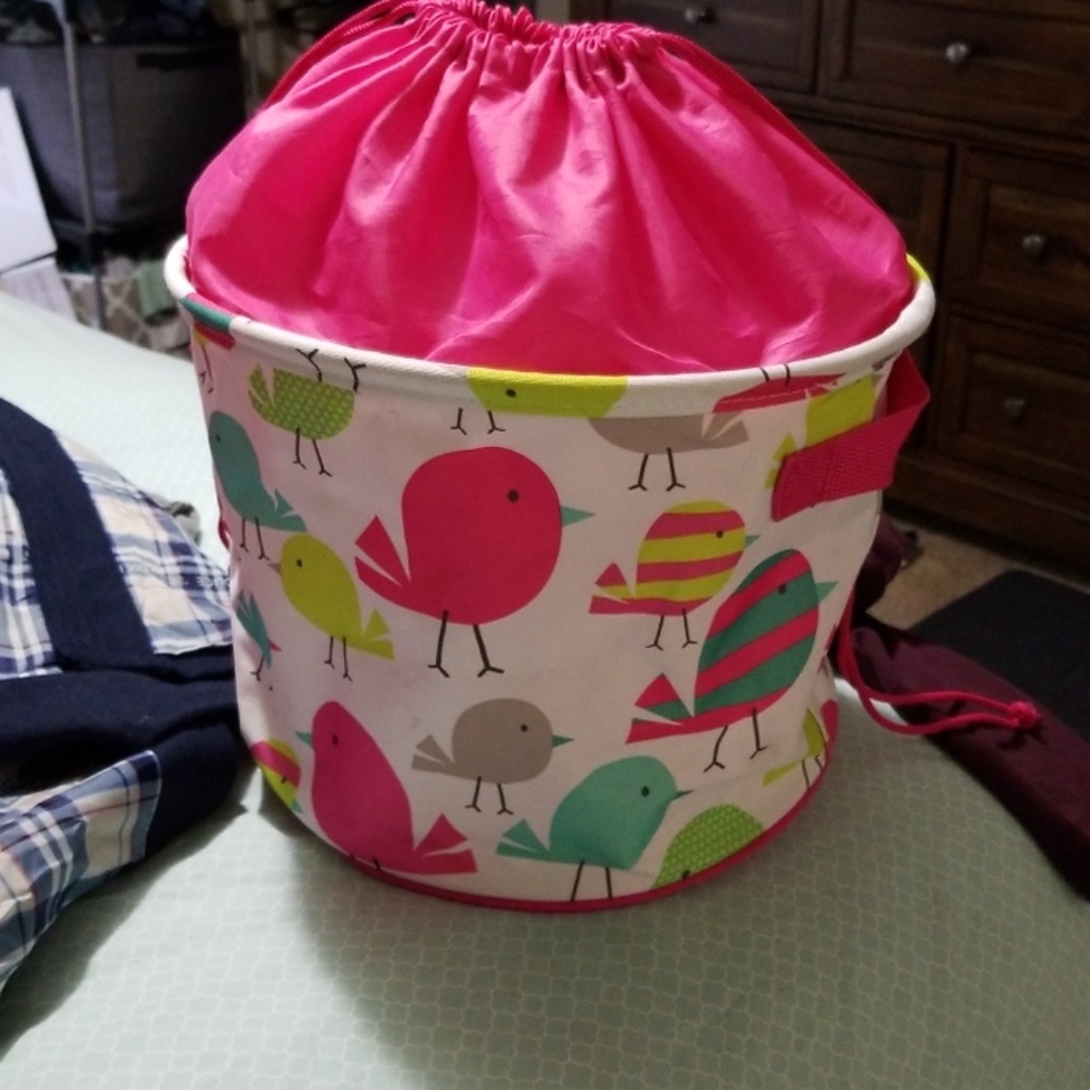 Cinch top bin